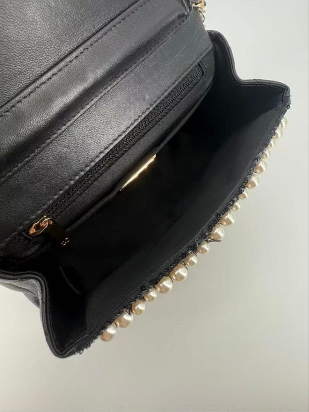 Chanel Pearl Mini Quilted - Picture 9 of 12